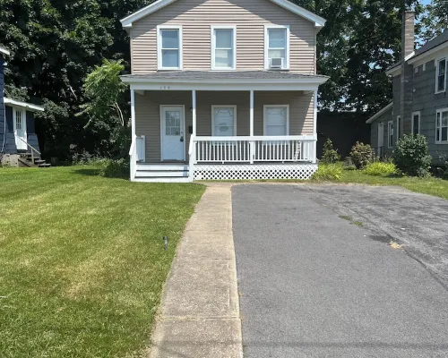 Welcome to happy home Oswego 5 bedroom to bathroom house with WiFi and AC Hotels in Oswego