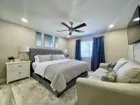 Wknd@Bernies 2Homes-2HotTubs-GAME ROOM, Private Compound--Amazing H2O/Mtn Views!