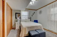 4bed/2bath retreat:Modern comfort, timeless charm. Your Ideal short-term escape.