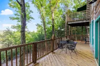 Spacious Log Cabin with Amazing Lake Views! Only Minutes from Loz Attractions.