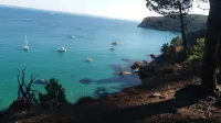 Sea view, stone house between Crozon Camaret, Wifi, closed, bright garden