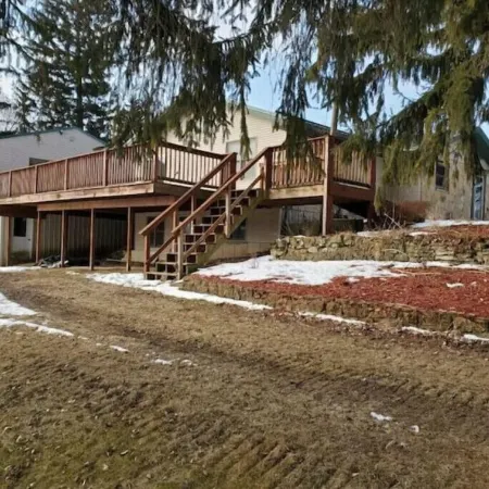 Larsen Farm Secluded Farmhouse with Hotub