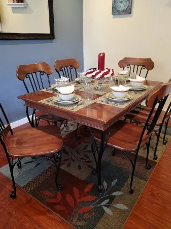 “Wise Old Owl Retreat – Spacious, Serene & Minutes from Every Olympic Wonder” Отели рядом с достопримечательностью «Нью Дангенесс Лайтхаус»