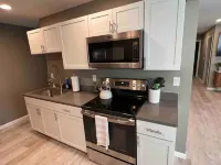 Cozy Modern Home with two stall Garage Wi-Fi Hotels in Cedar Rapids