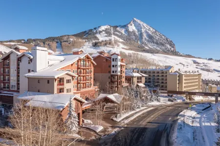 Luxury Ski in & Out Condo @ Resort Base: Views, Pool, Hot Tub, Sauna, Gym