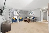 3bd/1.5bath entire home/Game room/Office/extended stays/FREE Wifi & Parking