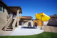 Airport,Downtown,food,shopping,mountain views,WiFi