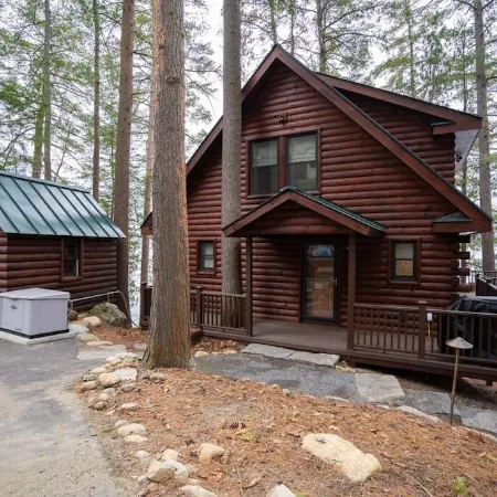 Highly Recommended Lake Side Cabin.  Welcome to Majestic Pines on Schroon Lake.