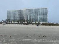 1-br 2balcony Galvestonian condo directly on beach! No highway! Close to Strand