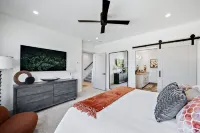 Blue River Views - Mountain/Modern with Private Hot Tub - balcony