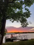 Serene Lake Home Hotel a Scott