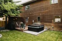 Whitefish Wonderland. Private Hot Tub - 1 mi from Downtown Whitefish.
