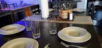 Newly renovated private downstairs cottage Nixon & Co. Salon & Boutique附近的飯店