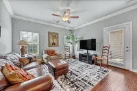 Flourishing Palm Place 3 BR 2 BA near XNA