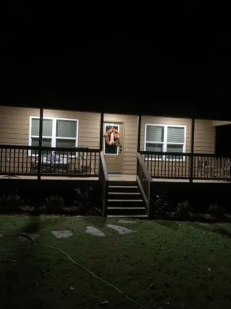 Cozy cabin Pickwick near Stateline boat ramp and State Park, with boat storage Отели в г. Хардин