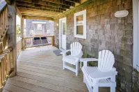 Pet Friendly, fenced in Yard and Huge Pool! Sound Views, 2 min walk to Ocean