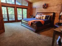 Beautiful River Front Cabin with Private Dock! Perfect spot for Trout Fishing!