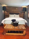 Rustic Ridge a tiny home close to hiking and skiing!
