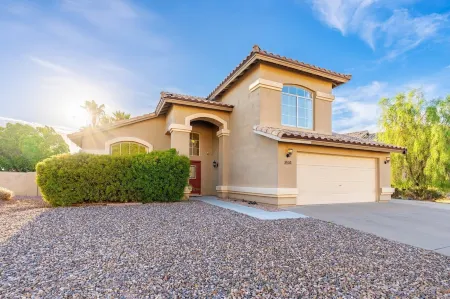 Saguaro Spa Retreat: Heated Pool, Spa, Golf, Pool Table, Massage Chair,Sleeps 14 Отели рядом с достопримечательностью «Commemorative Air Force Museum»