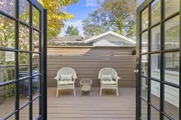 Hurricane Safe Haven Bungalow Near Armature Works Hotels in Tampa