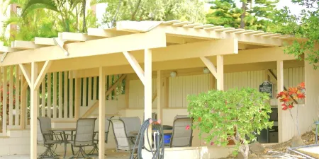 Cozy, updated King studio located on golf course in popular Waikoloa Village.