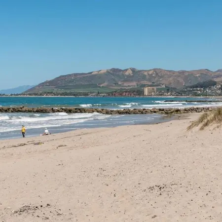 Pierpont Beach Ventura GEM Sleeps 6 Family Friendly-2 Min Walk to the Beach!