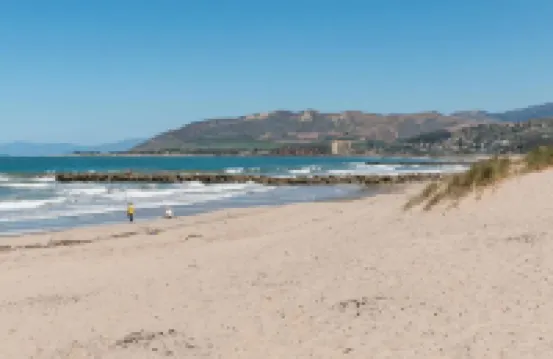 Pierpont Beach Ventura GEM Sleeps 6 Family Friendly-2 Min Walk to the Beach!