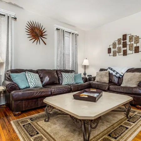 Elegant 2 BR With Stunning Kitchen Prime Location!