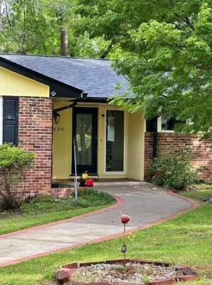 Sunny Bird Sanctuary; 3 King Bds; Bike Dwntwn; EV