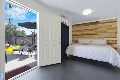 Martha's Getaway-Central PHX 5 bedroom/3bath-POOL