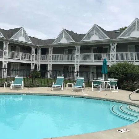 Relax and get away! Beautiful upscale condo with pool near OGT Village and Beach