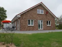 NEW BUILDING - Country house vacation with a near-natural garden near the Baltic Sea