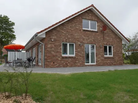 NEW BUILDING - Country house vacation with a near-natural garden near the Baltic Sea Отели рядом с достопримечательностью «Schloss Weissenhaus»