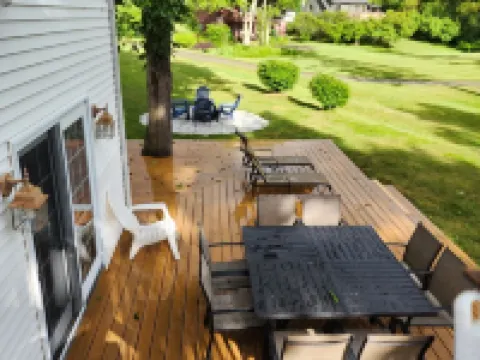 Relax by "The Water's Edge enjoy amazing views and year round fun! 6BR/3.5BA Hotels in Castleton