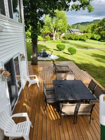 Relax by "The Water's Edge enjoy amazing views and year round fun! 3BR/2.5BA