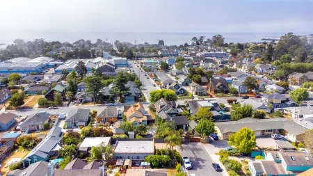 Stunning Seabright Cottage: Walk to the Beach & Boardwalk