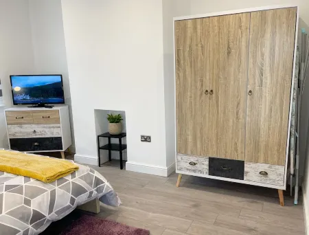 Spacious and bright one bedroom apartment Отели рядом с достопримечательностью «Хэрроу»