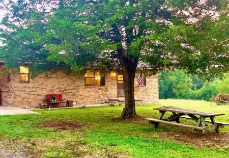 Family Friendly Farmhouse Отели в г. Polk County