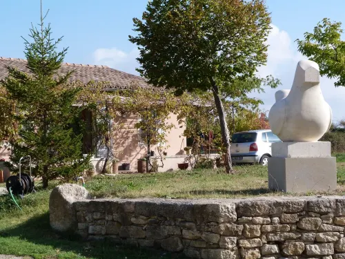 At the foot of the Grand Luberon Sculptor's House Hotels in Castellet