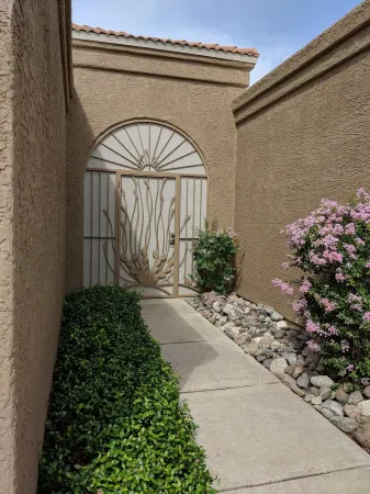 2 Bed 2 Bath Beautiful Home Right in Saddlebrooke One.