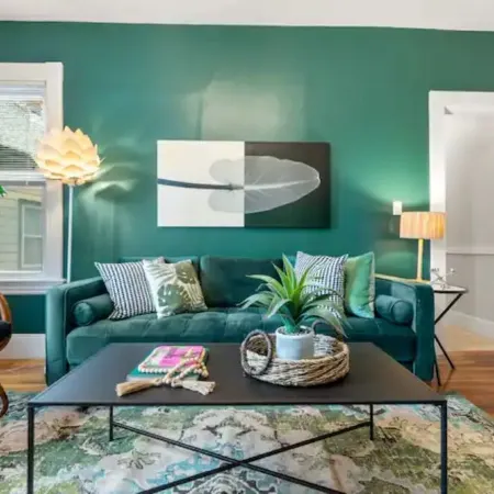 Garden Getaway 2BR Minutes to Salem, Beach, and train to Boston!