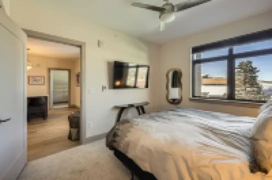 Blue River Parkway’s Colorful Escape