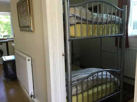 Gower coast bungalow Отели рядом с достопримечательностью «Заказник Мамблс Хилл Локал»