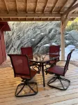 Bear Rock Bungalow-King Bed & 2 Twin Cots