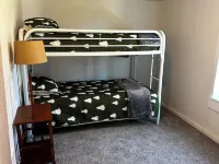 Cozy retreat near Sandpoint, Idaho. Close to Downtown, the lake and skiing. Hotels in Ponderay