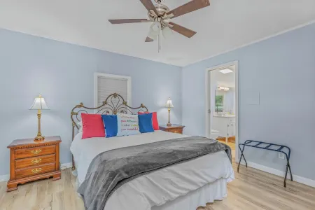 Cozy Cottage: Under 10 minutes to Pickwick Lake, downtown, & conference center! Отели в г. Флоренс