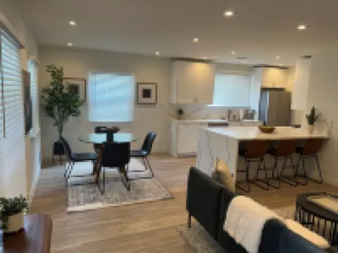 Stylish 2 Bedroom Home in Santa Monica
