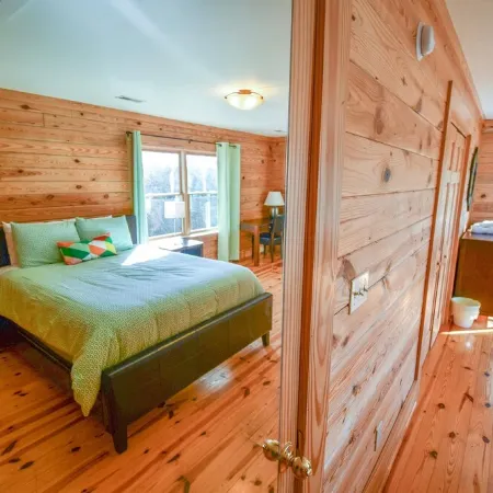Cabin 115, Luxury 6 bedroom, 3 bath cabin minutes from Downtown Lexington!