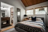 Newly Remodeled Luxury Condo at Seventh Mountain Resort Close to Mt Bachelor