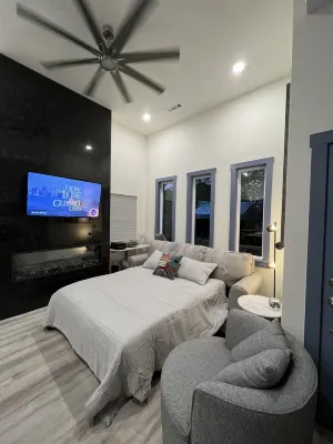 Perfectly located 2 bed/ 2 full bath/ 1 sofa bed. Near trails